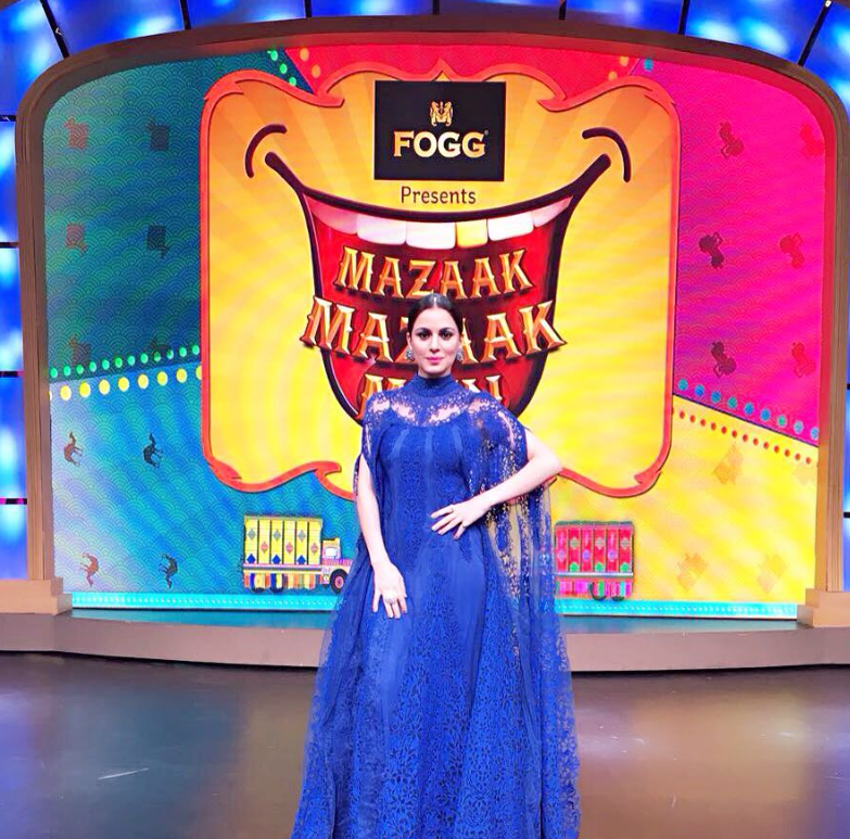 Shraddha Arya hosting "Mazaak Mazaak Mein"