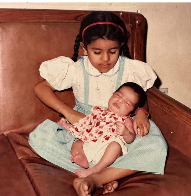 Nimrat kaur's Childhod Picture with younger sister