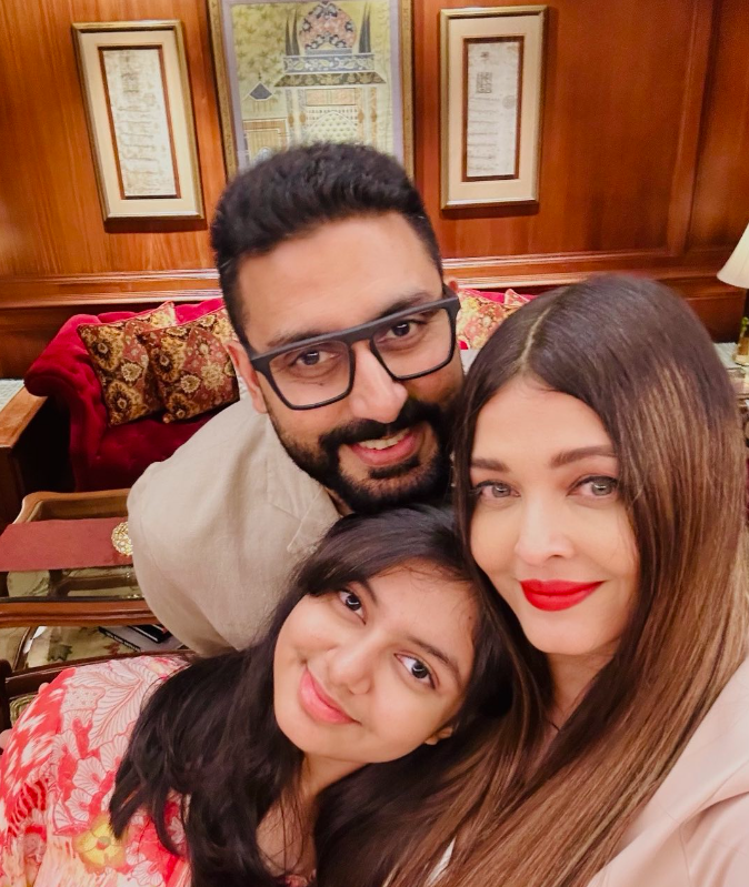 Abhishek Bachchan With Aishwarya Rai (Wife) and Aaradhya (Daughter)