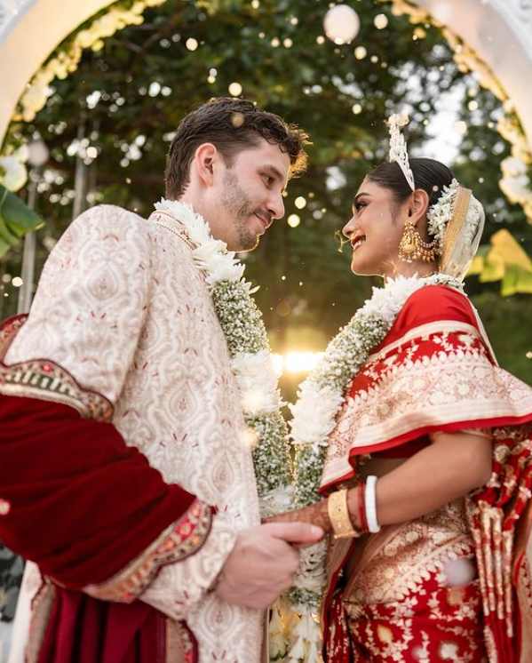 Sreejita De & Michael Blohm-Pape's Bengali ceremony marriage