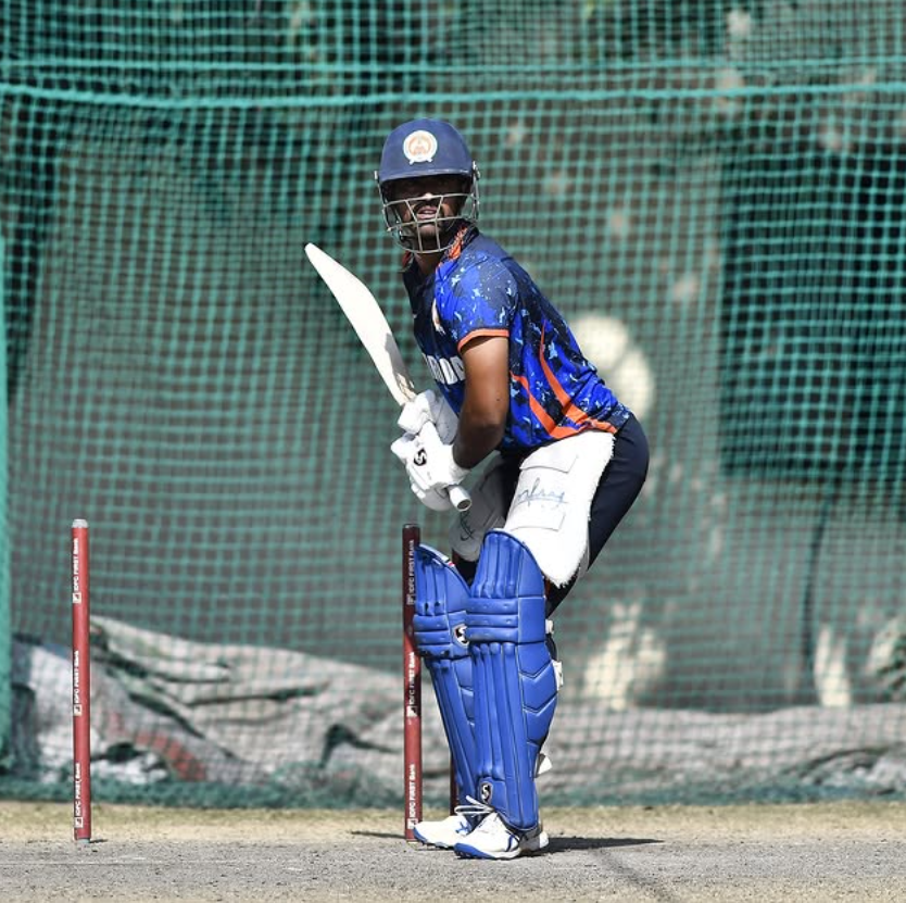 Bhanu Pania Playing Cricket