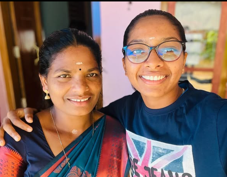 Minnu Mani with her mother Vasantha