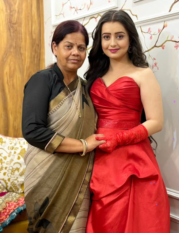 Chahat Pandey with her mother Bhawna Pandey