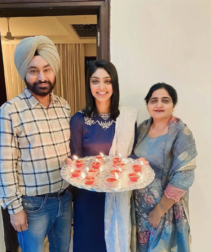 Harleen Deol with her parents