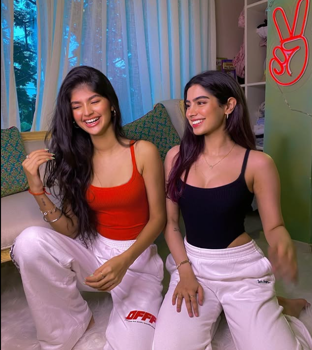 Anjini Dhawan with her friend Khushi Kapoor