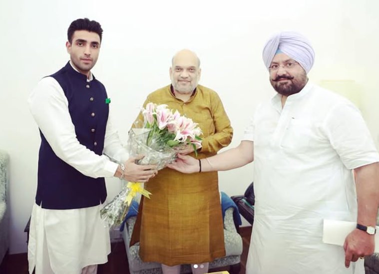 Arjun Pratap Bajwa with his father Fatehjang Singh Bajwa & Amit Shah (BJP Leader)