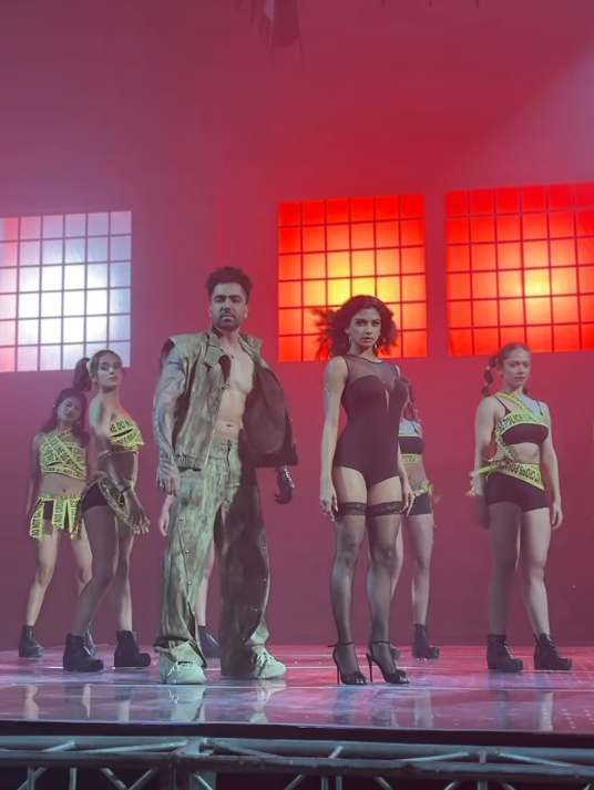 Yahvi Chavan & Harrdy Sandhu in the music video 'Tu Ru Ruu'