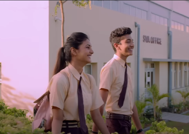 Aditi Tripathi in the music video "Ishare"