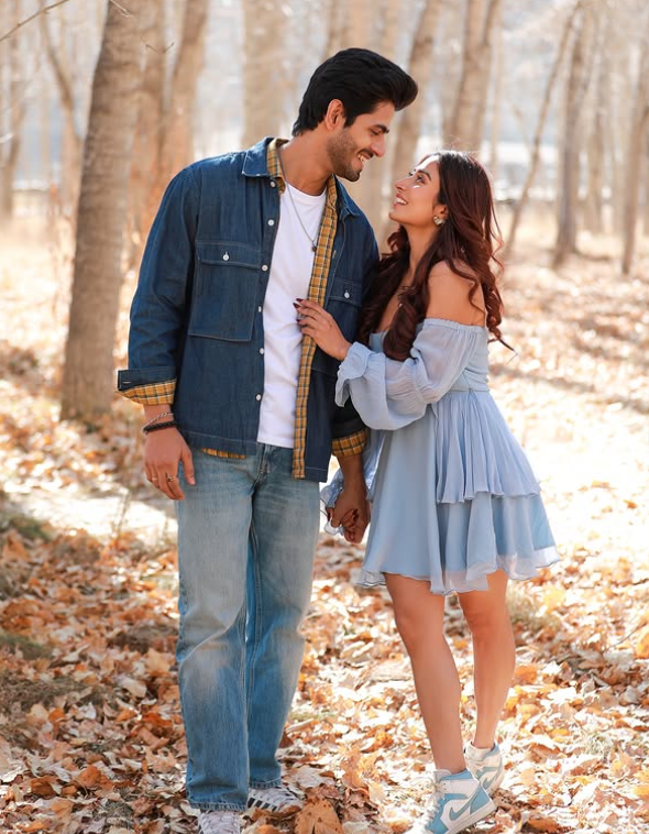 Rishabh Jaiswal & shreya Kalraa in the music video Saare Tumhare Hogye