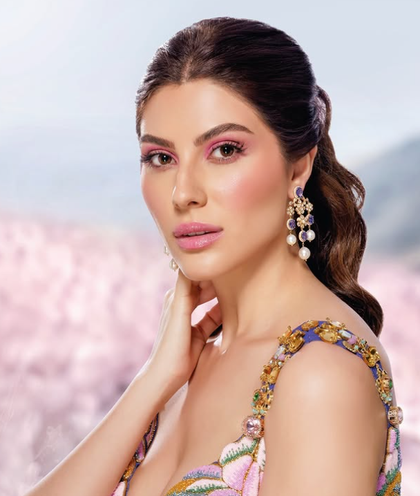 Elnaaz Norouzi: Biography, Age, Family, Career & Best Movies