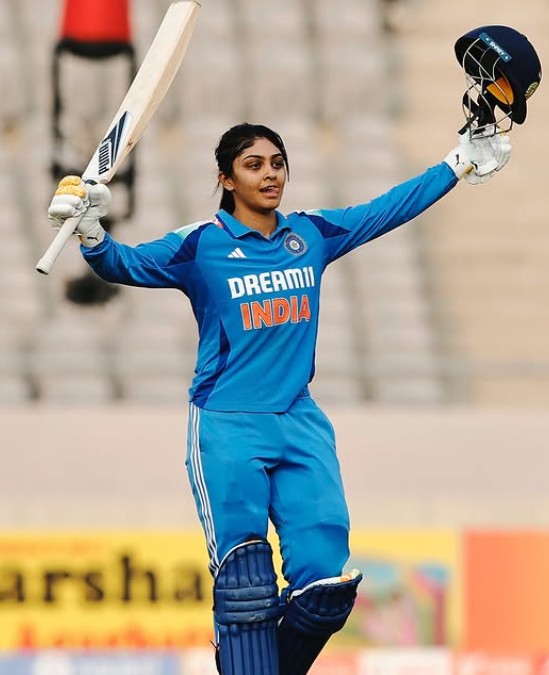 Harleen Deol playing a match
