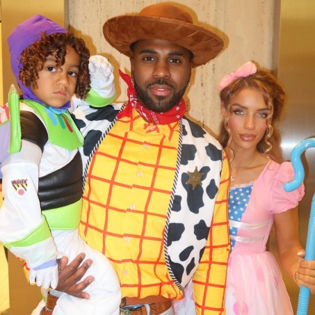 Jason Derulo with his wife and son