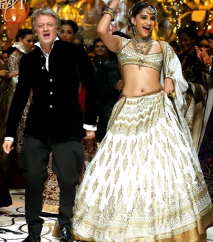Sonam Kapoor wear Rohit Bal's Jewellery
