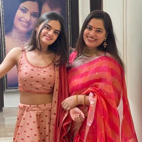 Ruhanika Dhawan with her mother Dolly Dhawan