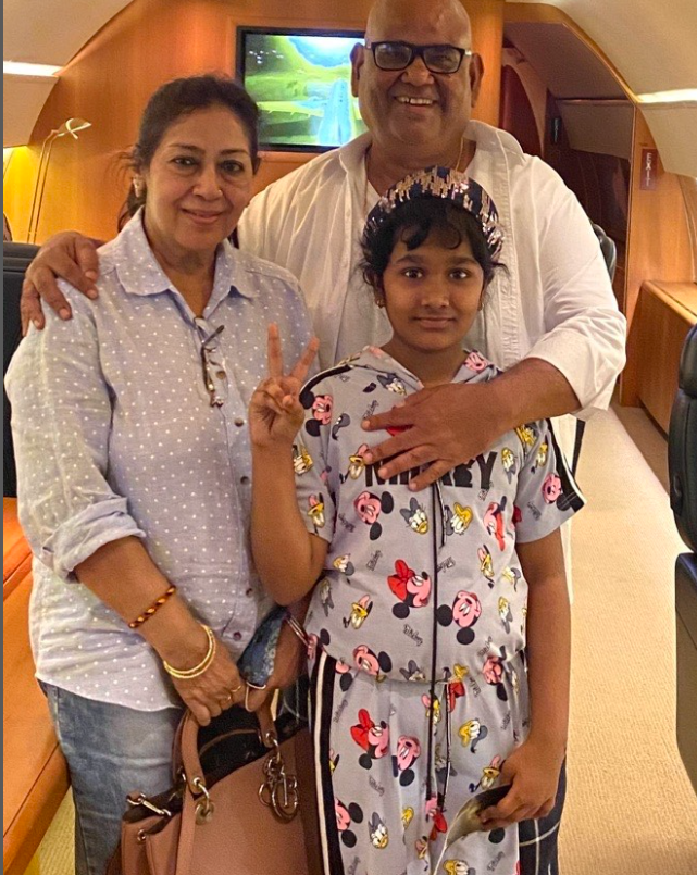 Vanshika Kaushik with her parents