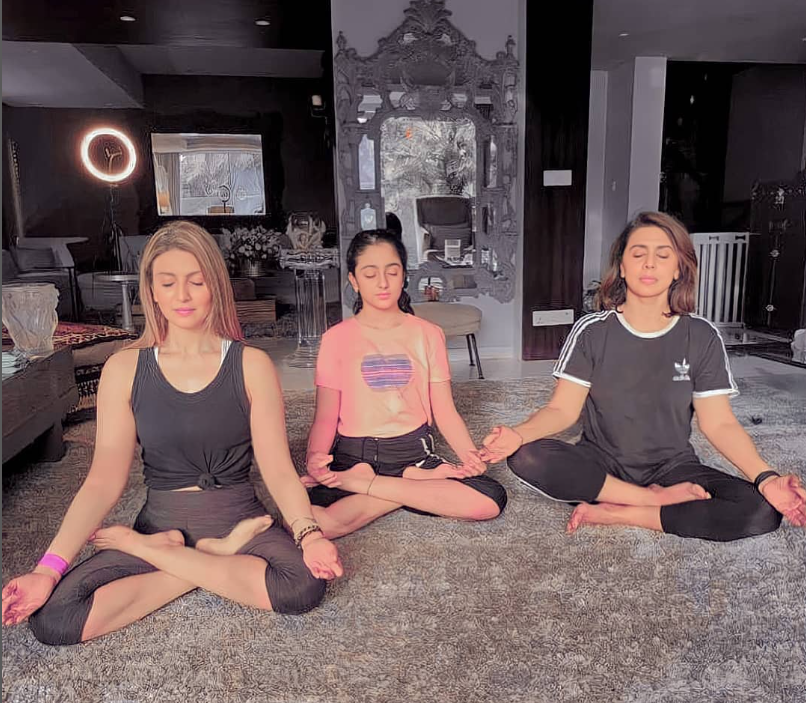 Samara Sahni doing yoga with her mother Ridhima Kapoor And Maternal Grandmother Neetu Singh
