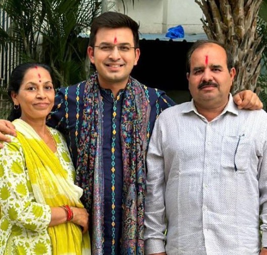 Shubhankar Mishra with his parents