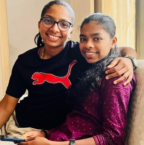 Minnu Mani with her sister Mimitha
