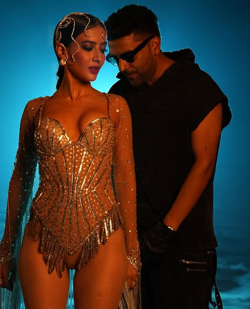 Soundous Moufakir & Guru Randhawa in the music video "Qatal'