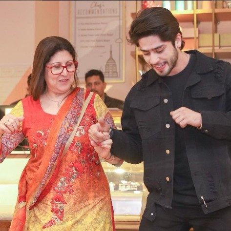 Jibraan Khan with his mother Kashmira Khan