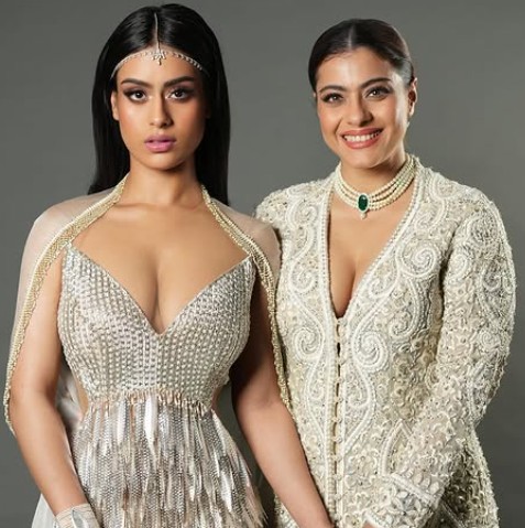 Nysa Devgan with her mother Kajol
