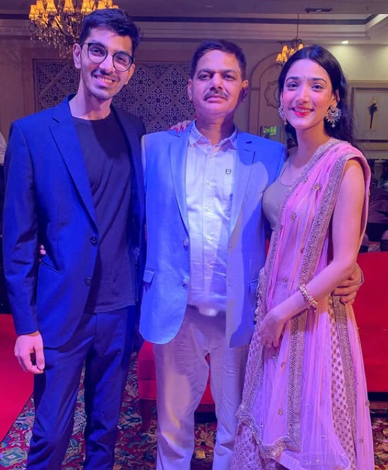 Medha Shankr with her father and brother