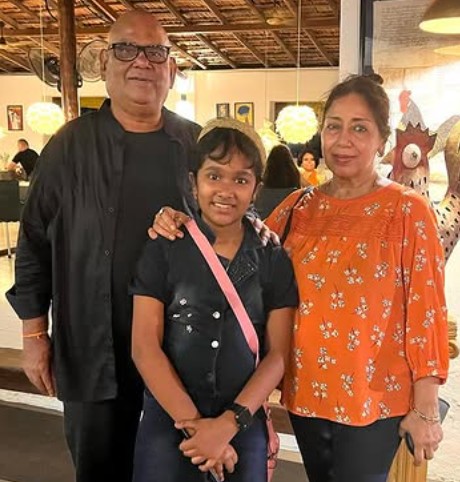 Vanshika Kaushik with her father Satish Kaushik and mother Shashi Kaushik