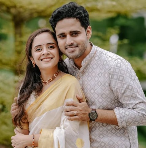 Anju Joseph & Aditya Parameswaran's wedding picture