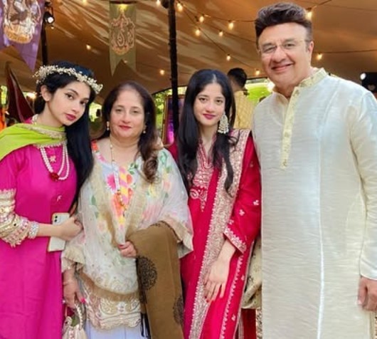 Amnol Malik with her Family