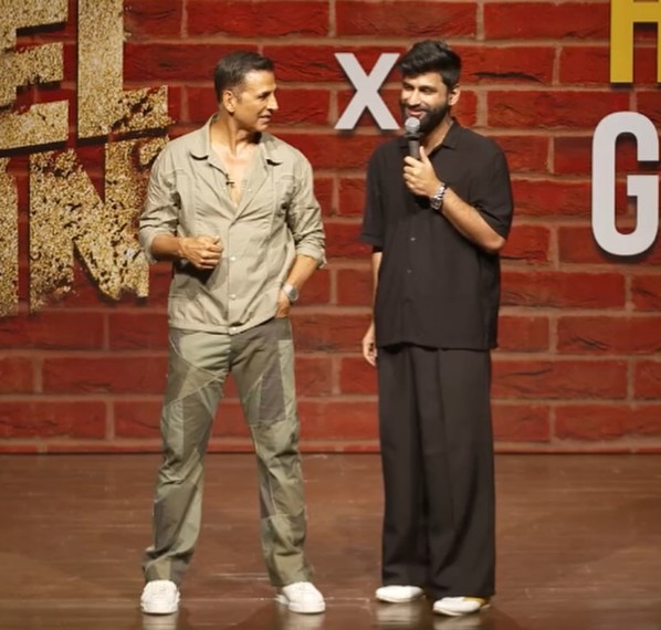 Harsh Gujral & Akshay Kumar in the video " Khel Khel Mein'