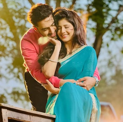 Samridhi Shukla with Rohit Purohit in a scene of the TV Serial 'Yeh Rishta Kya Kehlata Hai'