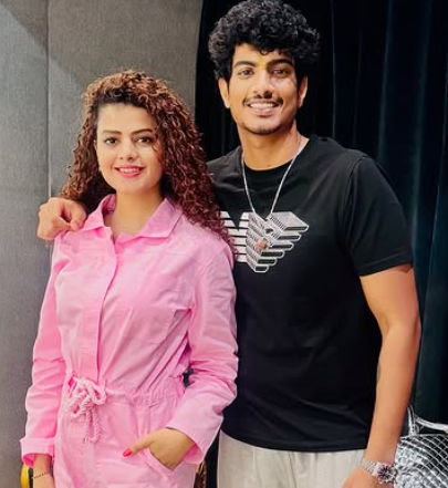 Palaash Muchhal with her sister Palak Muchhal