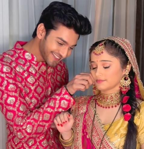 Aman jaiswal with serial Dhartiputra Nandini's co-star Shagun Singh