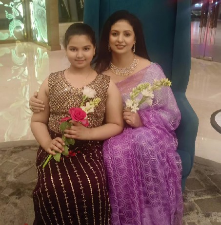 Hasin Jahan with her daughter Aairah