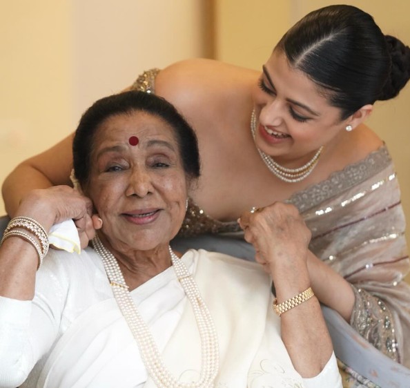 Zanai Bhosle with her grandmother Asha Bhosle