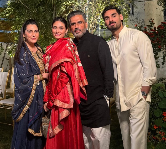 Ahan Shetty with his Family