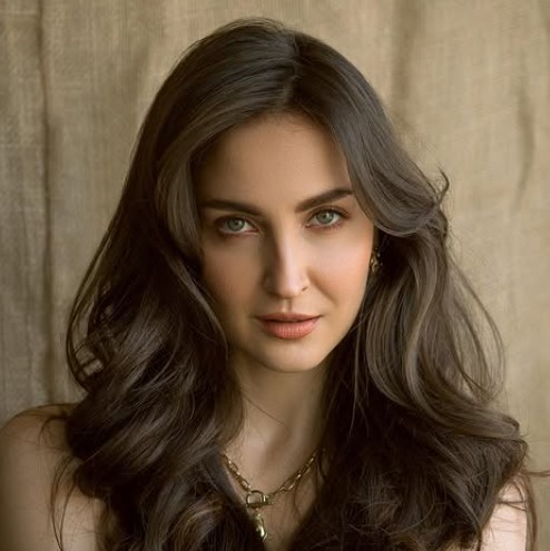 Elli Avram Profile