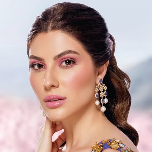 Elnaaz Norouzi: Biography, Age, Family, Career & Best Movies
