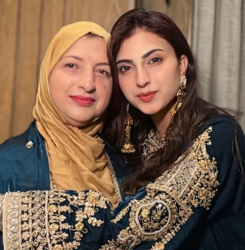 Farhana Bhat with her mother