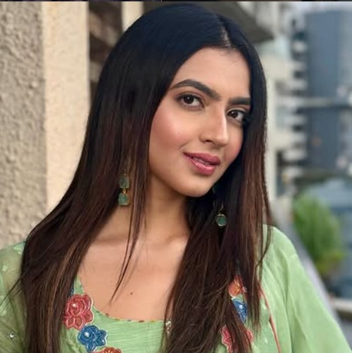 Kashika Kapoor: Biography, Age, Family, Career & Net Worth