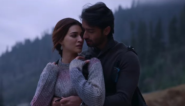 Kriti Sanon and Shaheer Sheikh in a scene of the film 'Do Patti'