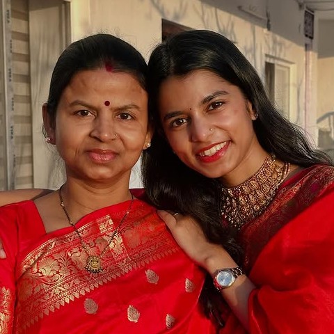 Maithili Thakur with her mother Bharti Ramesh Thakur