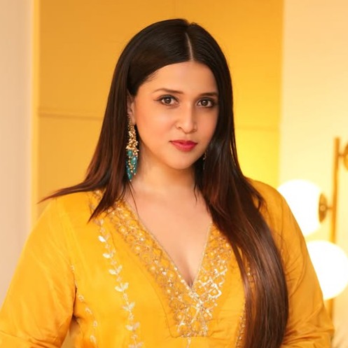 Mannara Chopra Profile