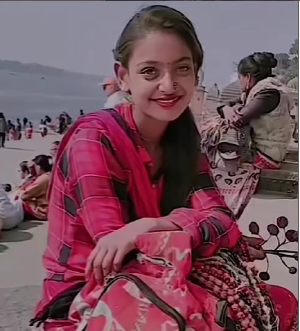 Monalisa Bhosle Selling Garlands