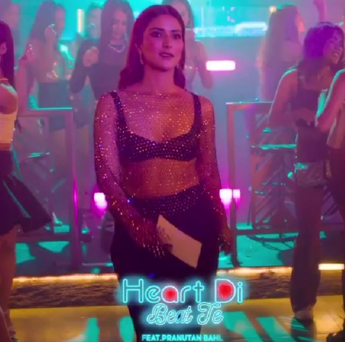 Pranutan Bahl in the music video 'Heart Di Beat Pe'