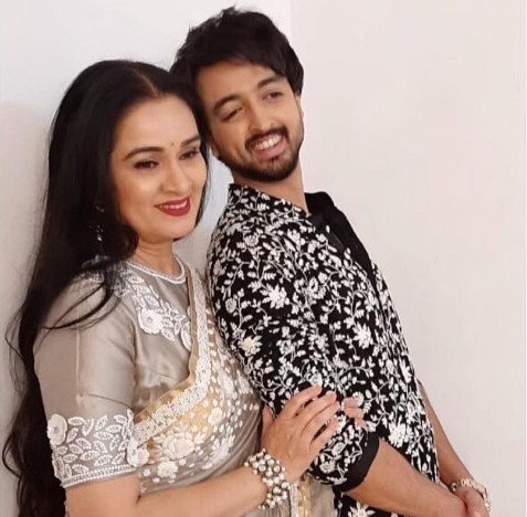 Priyaank Sharma with his mother Padmini Kolhapure