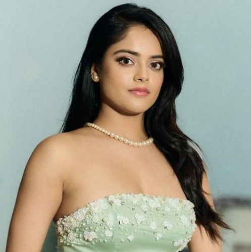 Riddhi Kumar: Biography, Age, Family, Career & Net Worth
