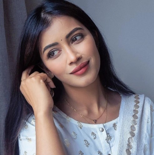 Vidhu Ishiqa Profile