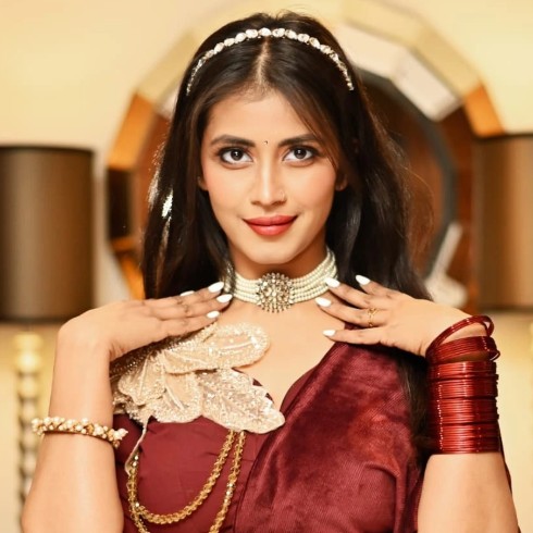 Vidhu Ishiqa