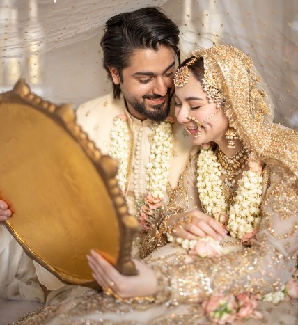 Zaviyar Nauman ijaz & Hania Aamir in a scene of the drama 'Mujhe Pathar Hua Tha'